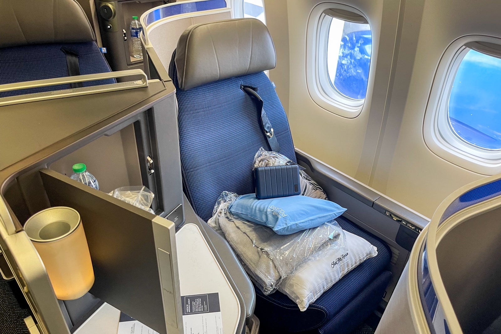 A United Polaris business class seat